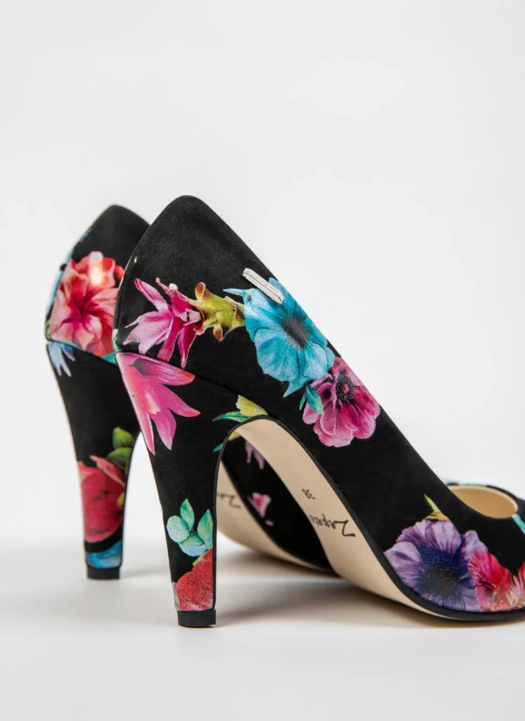 modne szpilki skórzane