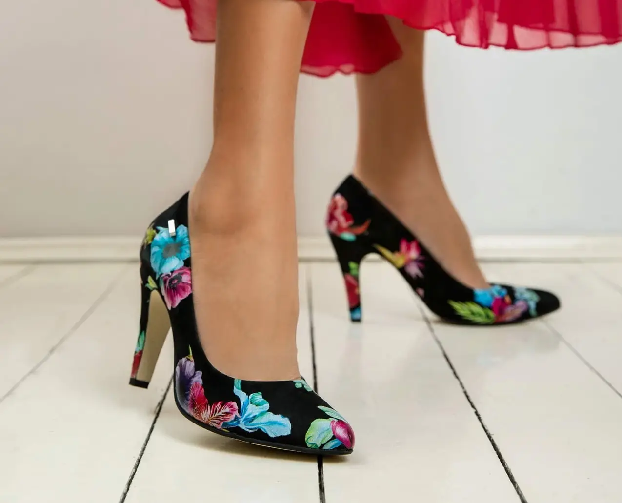 modne szpilki skórzane